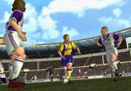 FIFA Football 2002 (PS2)   © EA 2001    2/4