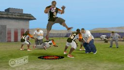 NFL Street 3 (PSP)   © EA 2006    5/6